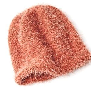 UO Eyelash Knit Women’s Beanie